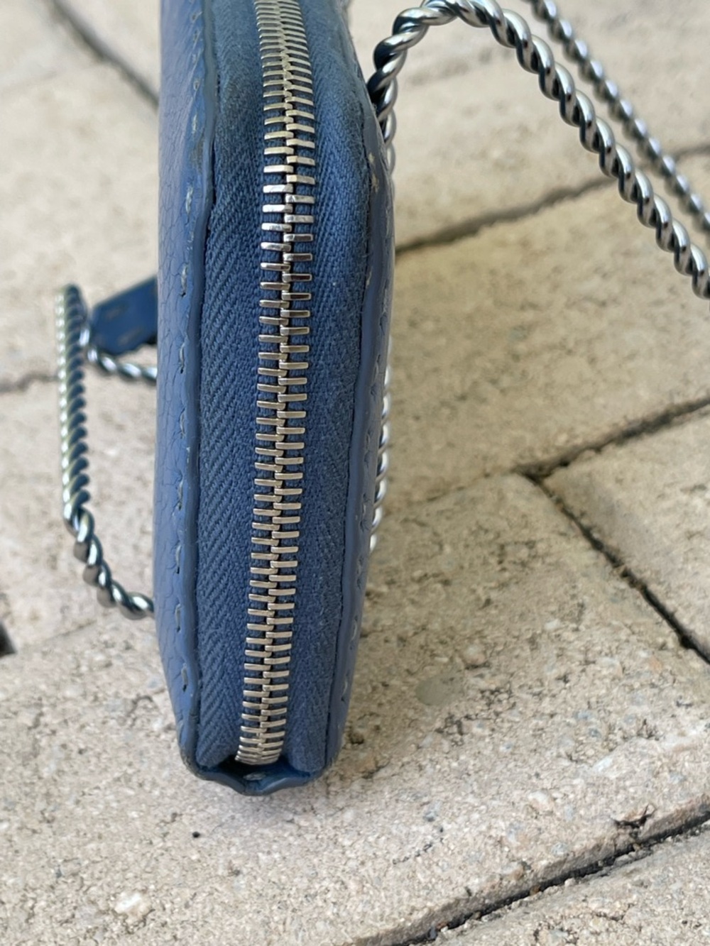 Fendi Selleria zip-around wallet blue soft leather - Picture 4 of 16
